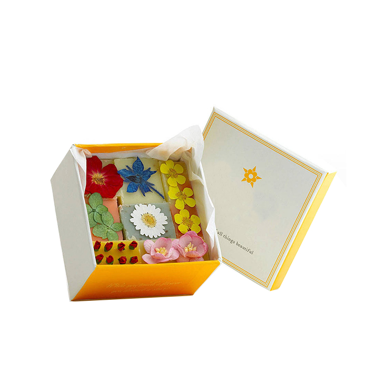 Boîtes pour emballer des savons cadeaux